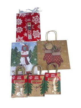 Christmas Themed Gift‎ Bags 6 Sets of Various Sizes 21 Total